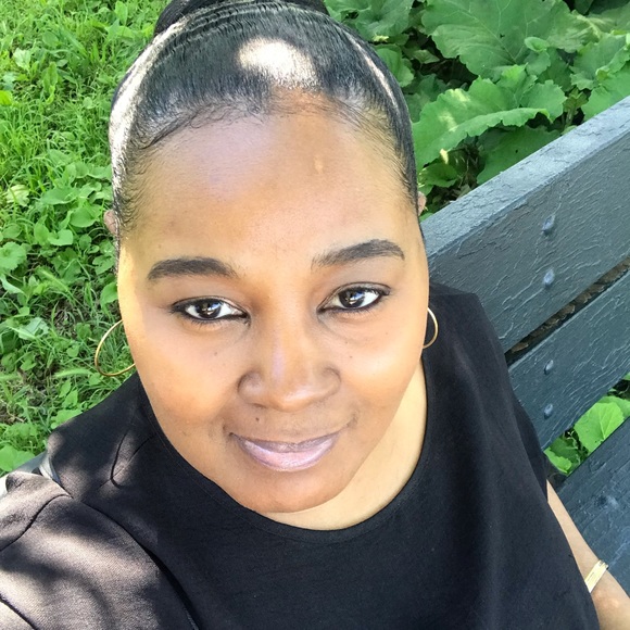 Meet your Posher, Rhonda - Picture 1 of 2